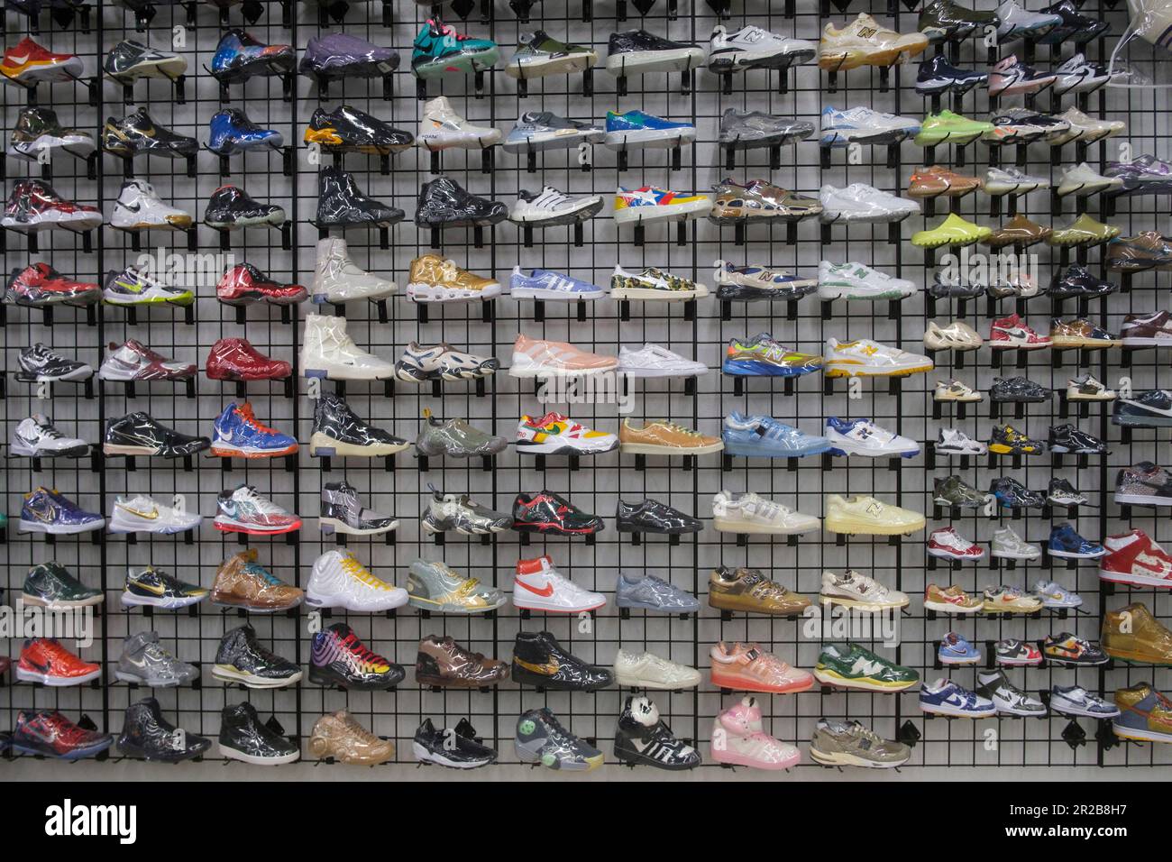 Negozio Solestage per sneakers di fascia alta, Fairfax Avenue, Los Angeles,  California, USA Foto stock - Alamy