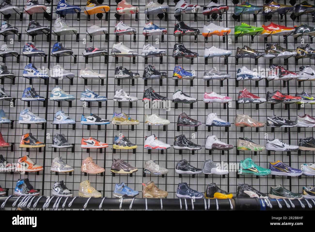 Negozio Solestage per sneakers di fascia alta, Fairfax Avenue, Los Angeles,  California, USA Foto stock - Alamy