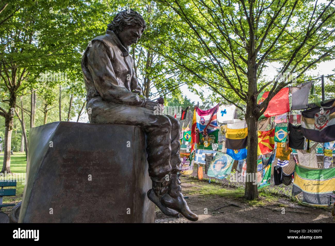 Imola, Italia. Maggio 18th 2023. Formula 1 Qatar Airways Gran Premio Emilia Romagna all'Autodromo Enzo e Dino Ferrari, Italia annullata a causa dell'alluvione in Emilia-Romagna. Nella foto: Il Memoriale Ayrton Senna all'Acque Minerali Park, in pista © Piotr Zajac/Alamy Live News Foto Stock