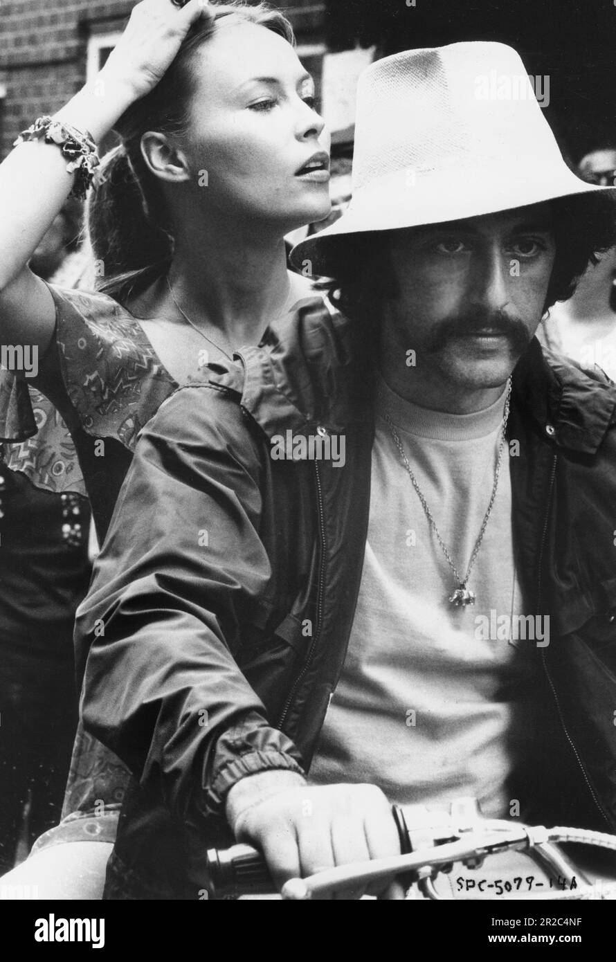 Al Pacino, Cornelia Sharpe, on-set of the Film, 'Serpico', Universal Pictures, 1973 Foto Stock