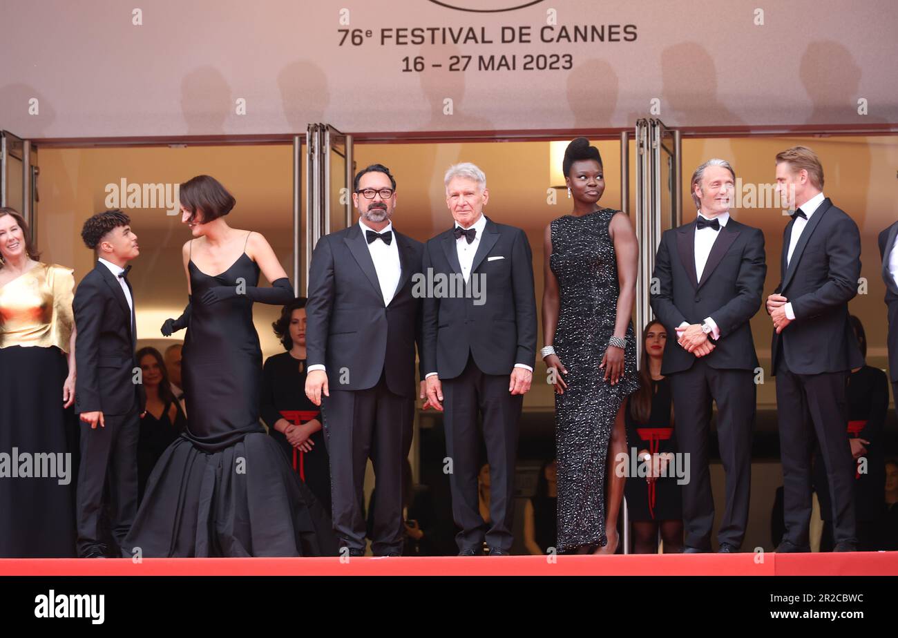 Cannes, Francia. 18th maggio, 2023. Phoebe Waller-Bridge, direttore James Mangold, Harrison Ford, Shaunette Renée Wilson, Mads Mikkelsen, Boyd Holbrook e il produttore Simon Emanuel partecipano al tappeto rosso "Indiana Jones and the Dial of Destiny" durante il 76th° festival annuale di Cannes al Palais des Festivals il 18 maggio 2023 a Cannes. Photo: DGP/imageSPACE Credit: Imagespace/Alamy Live News Foto Stock