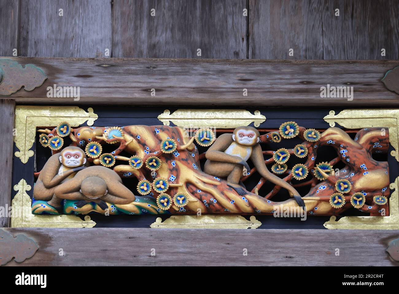 Nikko shi, Giappone 1 2023 maggio - tre sagge scimmie scultura è mostrata nel santuario di Toshogu, sito patrimonio dell'umanità dell'UNESCO Foto Stock