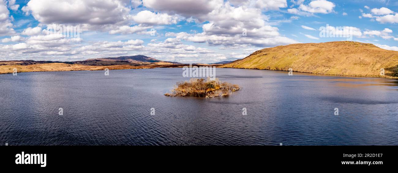 Veduta aerea dell'isola Lough Anna - Contea di Donegal, Irlanda. Foto Stock