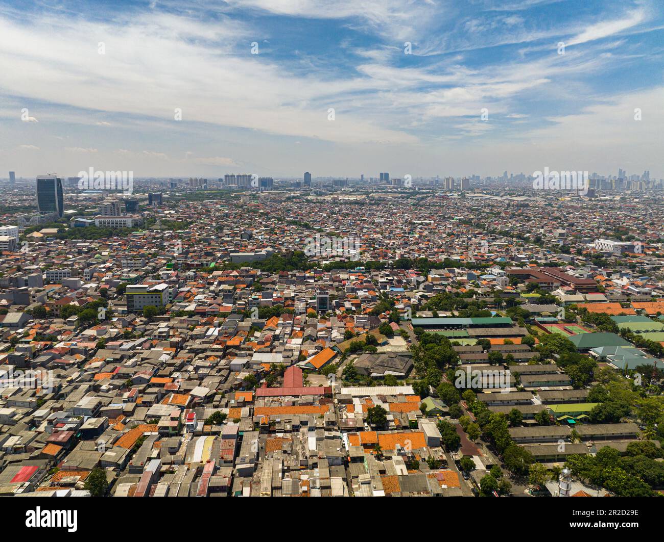 Baraccopoli con case a Giacarta. Paesaggio cittadino. Indonesia. Foto Stock
