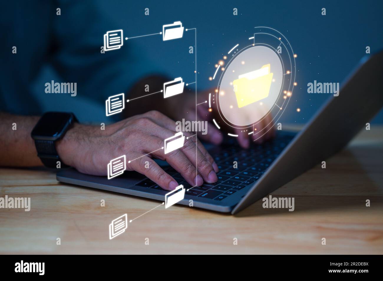 Document Management System (DMS), database di documentazione online e automazione dei processi per gestire in modo efficiente file, conoscenze e documentazione Foto Stock