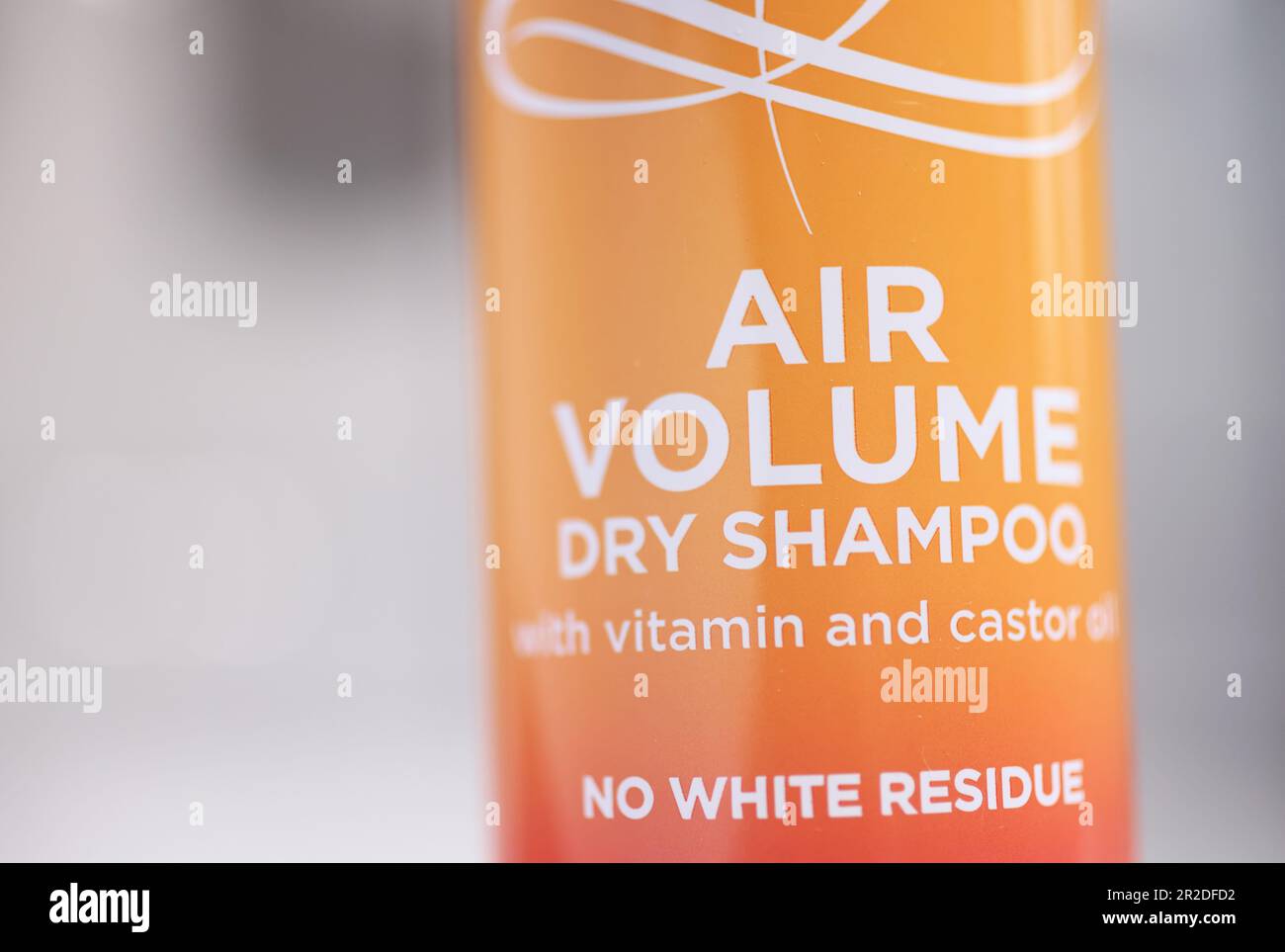 Diversi tipi di prodotti in bagno, Elvital Dream Length Air Volume Length Dry Shampoo da l'Oréal. Foto Stock