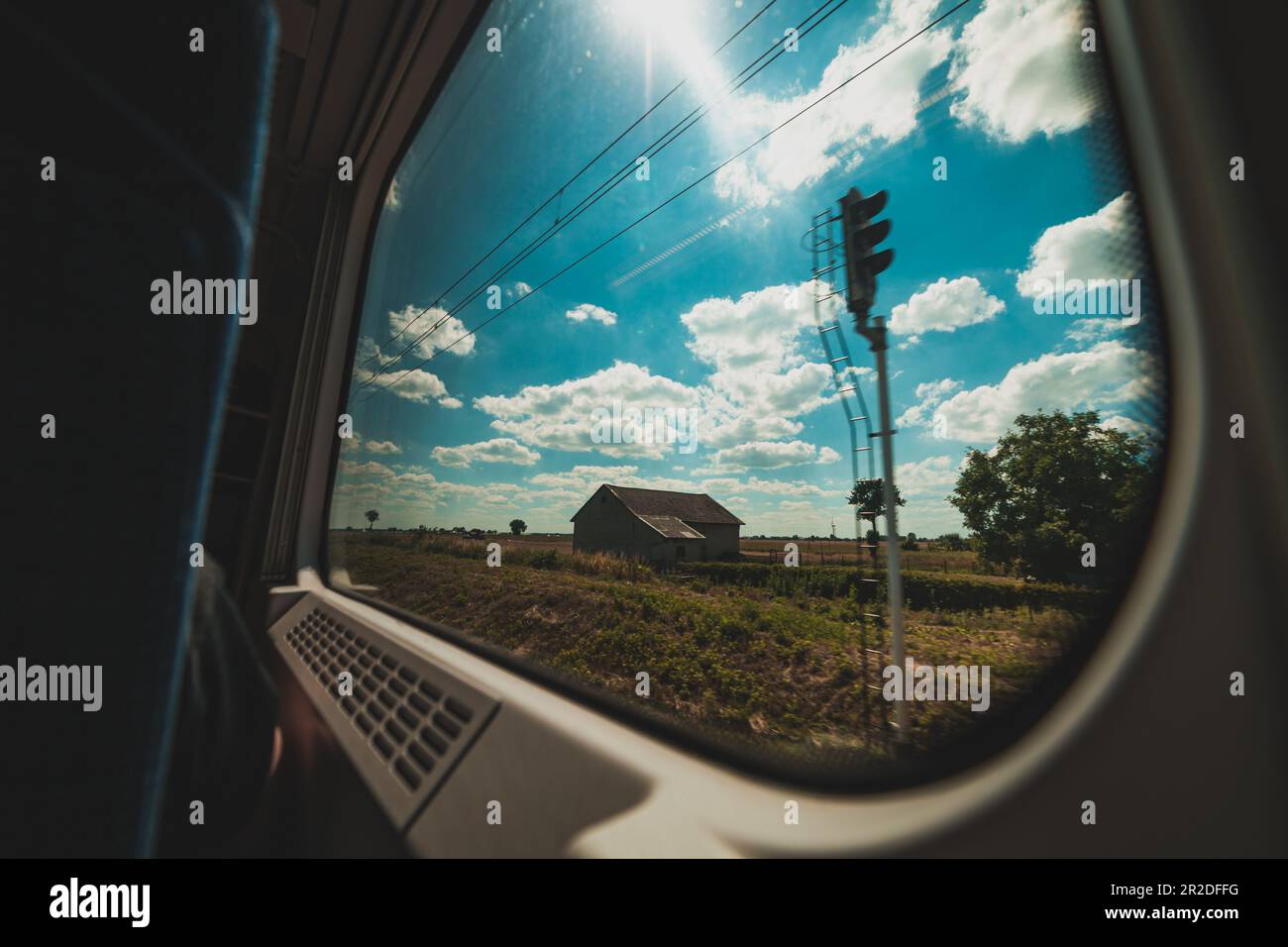 vista dalla finestra del treno in movimento Foto Stock