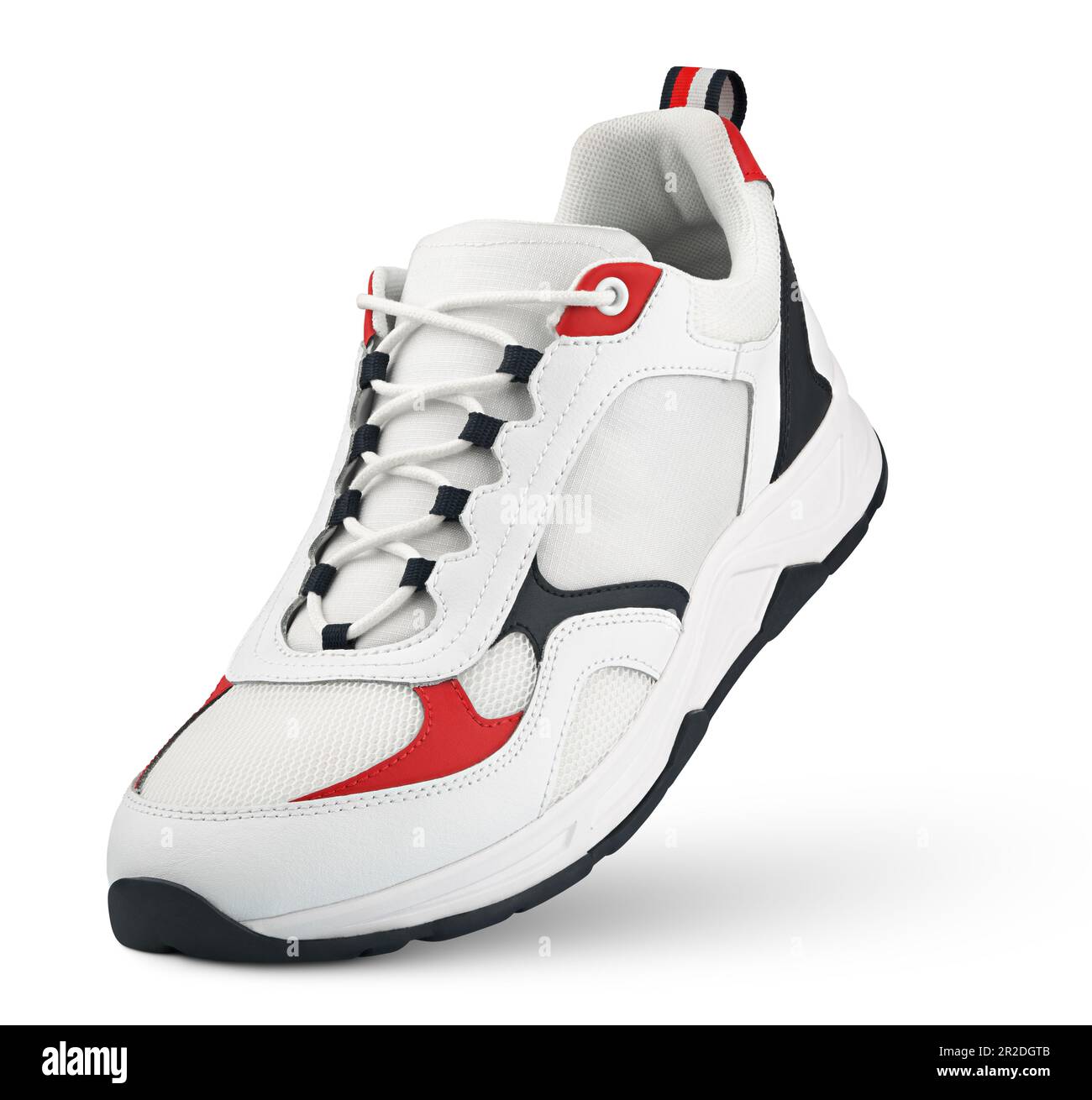 Sneaker bianca sulla punta isolata su sfondo bianco. Scarpa sportiva da running con percorso di aggancio. Profondità di campo completa Foto Stock