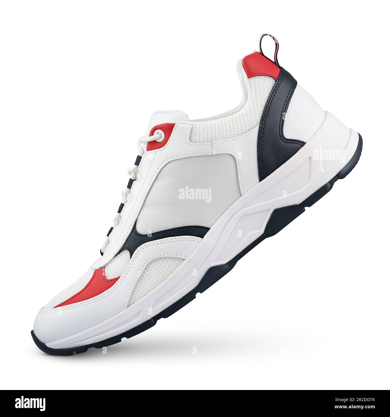 Sneaker bianca sulla punta isolata su sfondo bianco. Scarpa sportiva da running con percorso di aggancio. Vista laterale Foto Stock