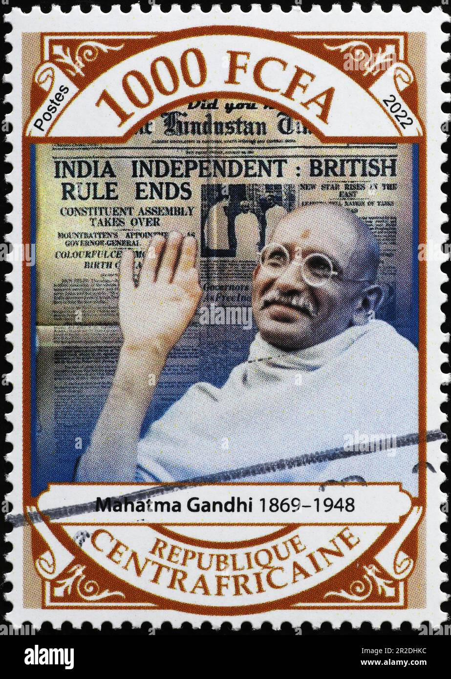 Titolo storico di un giornale e Gandhi su francobollo Foto Stock