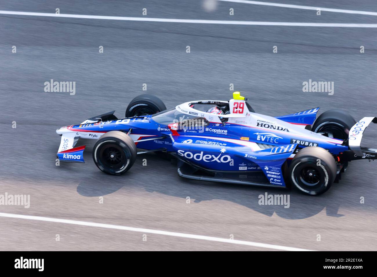 Indianapolis, Stati Uniti. 18th maggio, 2023. Devlin DeFrancesco (29) del Canada e Andretti Steinbrenner Autosport, pratica per la 2023 Indy 500 all'Indianapolis Motor Speedway di Indianapolis, Indiana. (Foto di Jeremy Hogan/SOPA Images/Sipa USA) Credit: Sipa USA/Alamy Live News Foto Stock