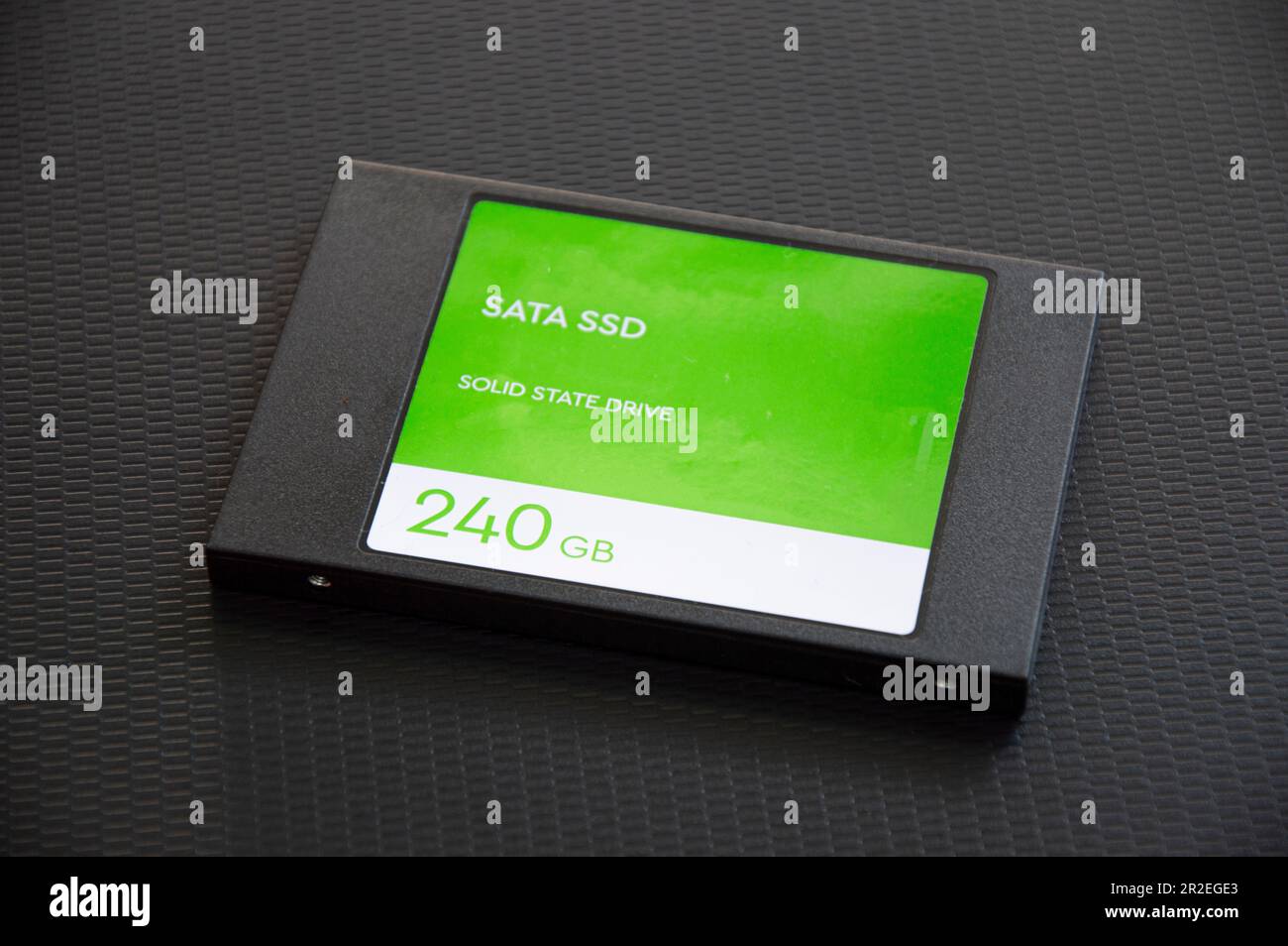 Le unità disco rigido SSD da 2,5 pollici vengono utilizzate per