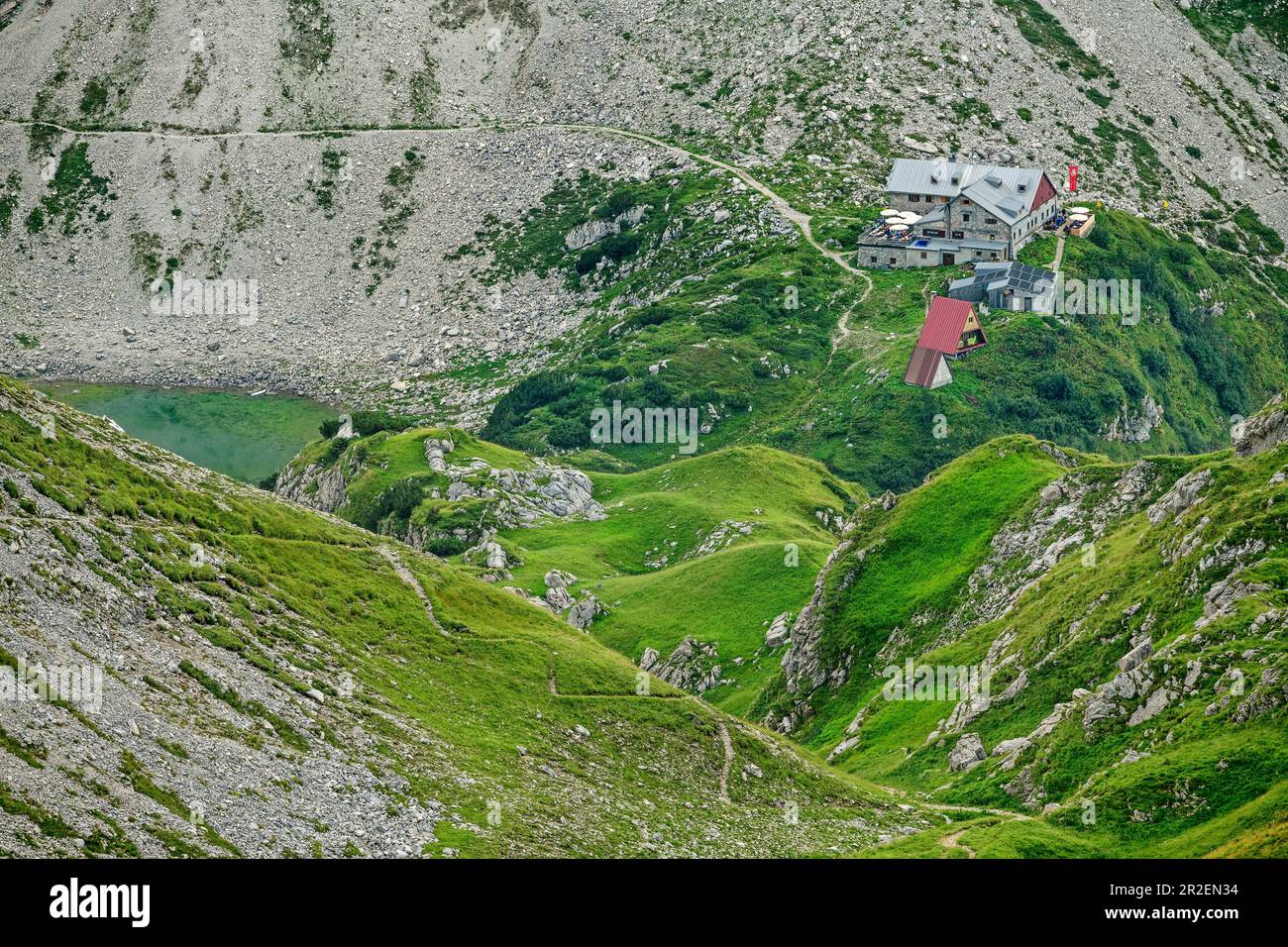 Vista profonda di Prinz-Luitpold-Haus, Jubiläumsweg, Alpi di Allgäu, Oberallgäu, Allgäu, Swabia, Baviera, Germania Foto Stock