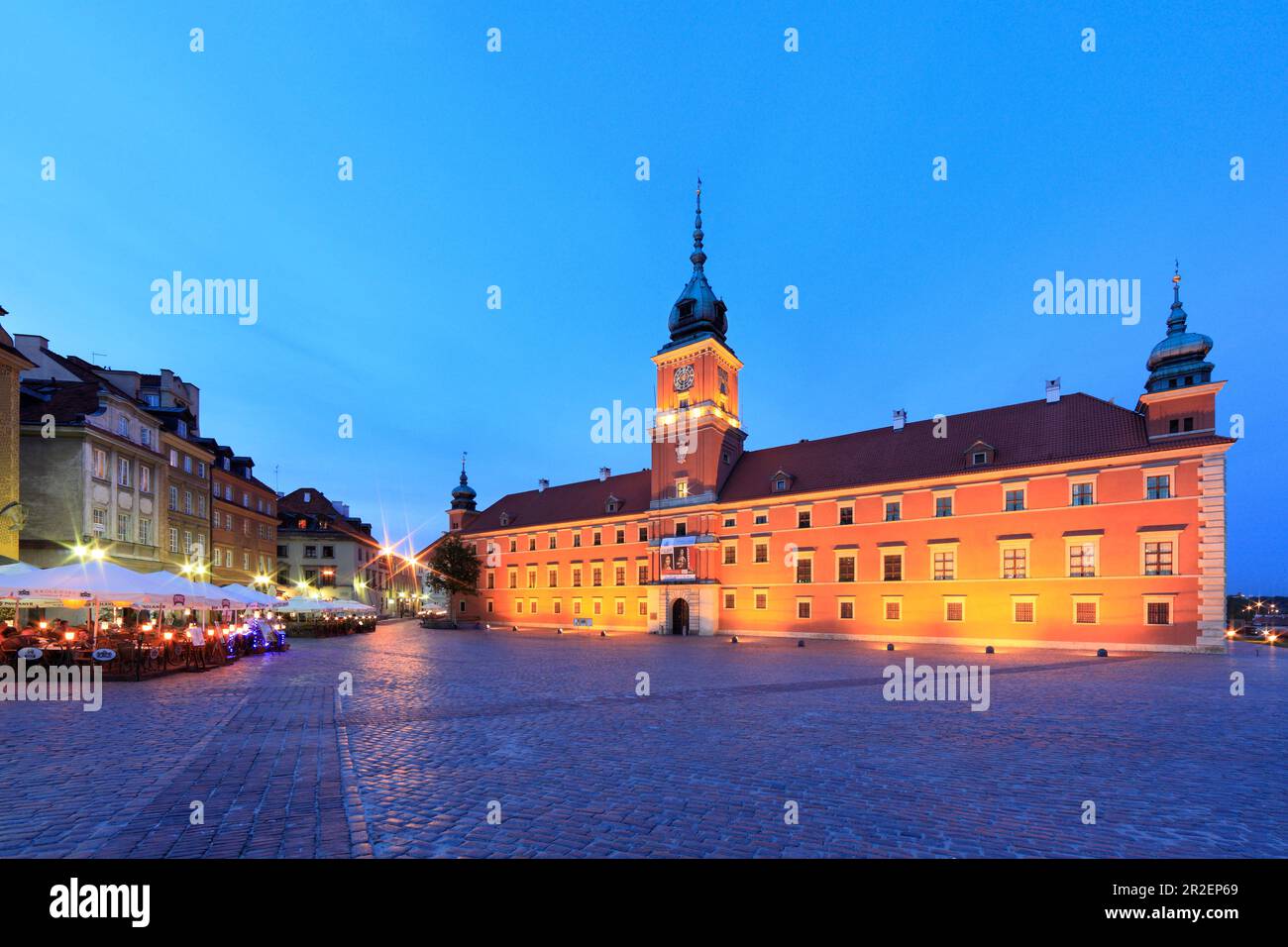 Piazza del Castello, piazza storica di fronte al Castello reale, l'ex residenza ufficiale dei monarchi polacchi, la città vecchia, Varsavia, Mazovia regione, Polan Foto Stock
