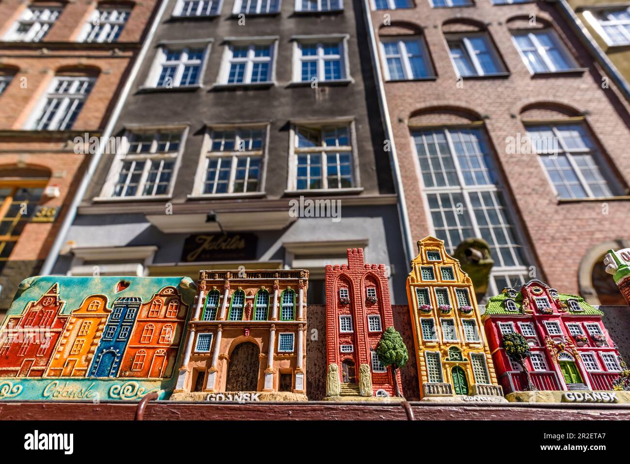 Souvenir delle case in miniatura, venduti in via Mariacka. Gdansk, Main City, Pomorze region, Pomorskie voivodato, Polonia, Europa Foto Stock