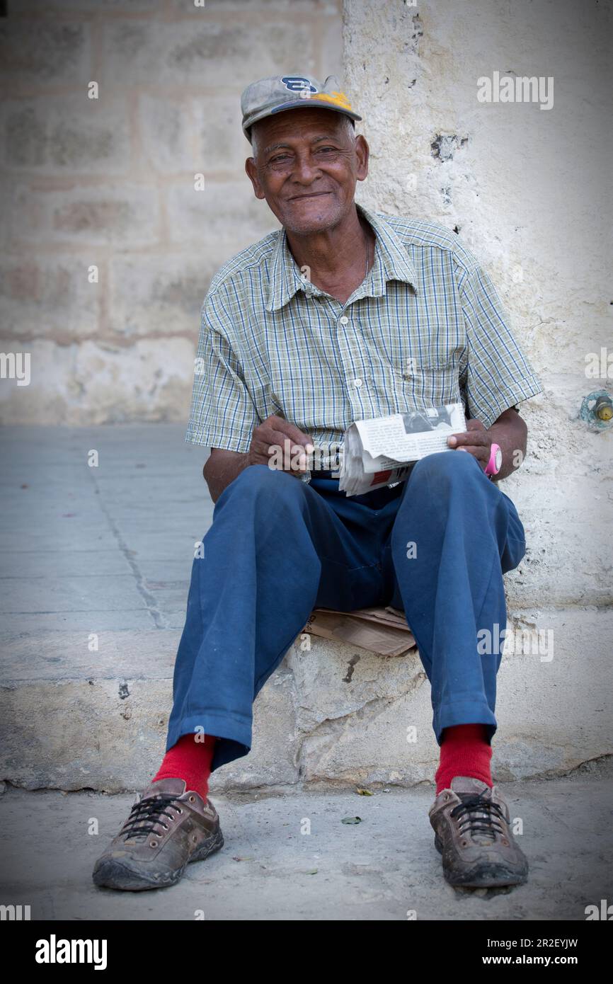 Ritratto di un anziano cubano a Plaza de la Catedral, l'Avana, Cuba Foto Stock
