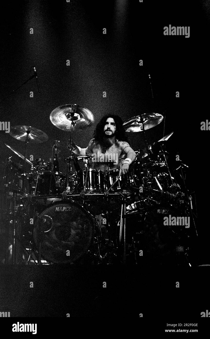 Sesto San Giovanni ,Milano Italia 1995-03-07 : Mike Portnoy batterista del Dream Theater concerto dal vivo al Palasesto Foto Stock