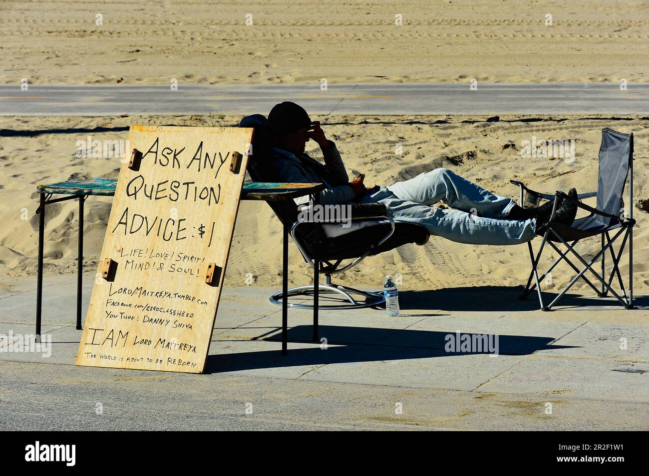 Consulenza di un artista di strada a Venice Beach, California, USA Foto Stock