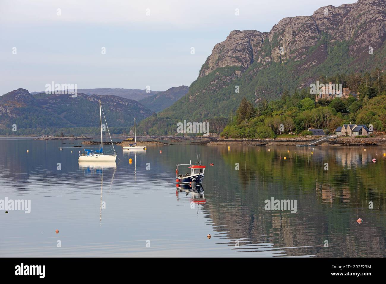 Duncraig Castle su Loch Carron, Plockton, Highlands Foto Stock