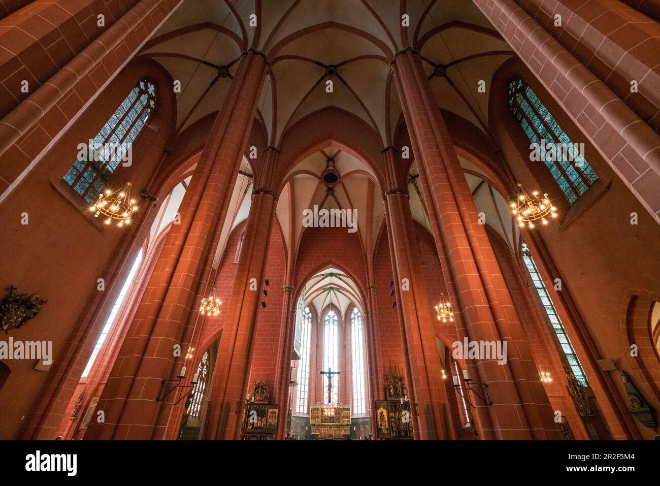 All'interno del St. Bartolomeo Cattedrale Imperiale a Francoforte, Germania Foto Stock