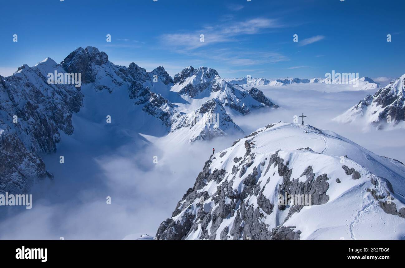 Tour di sci alla cima del Tajakopf in Ehrwald in inverno Foto Stock