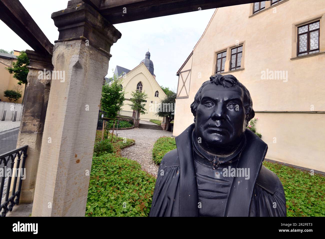 Casa Luther con museo con busto Luther a Lutherstadt Eisleben, Sassonia-Anhalt, Germania Foto Stock