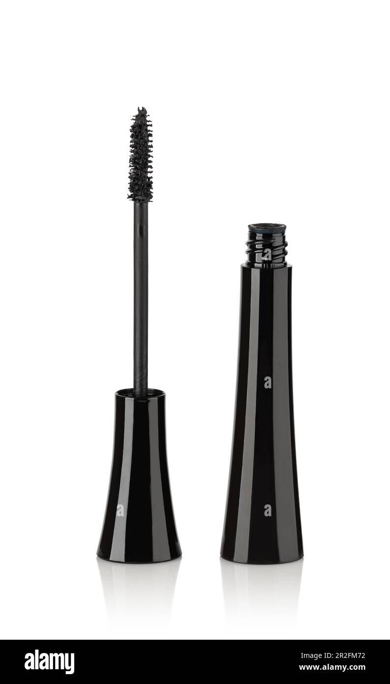 Mascara nero aperto su sfondo bianco Foto Stock