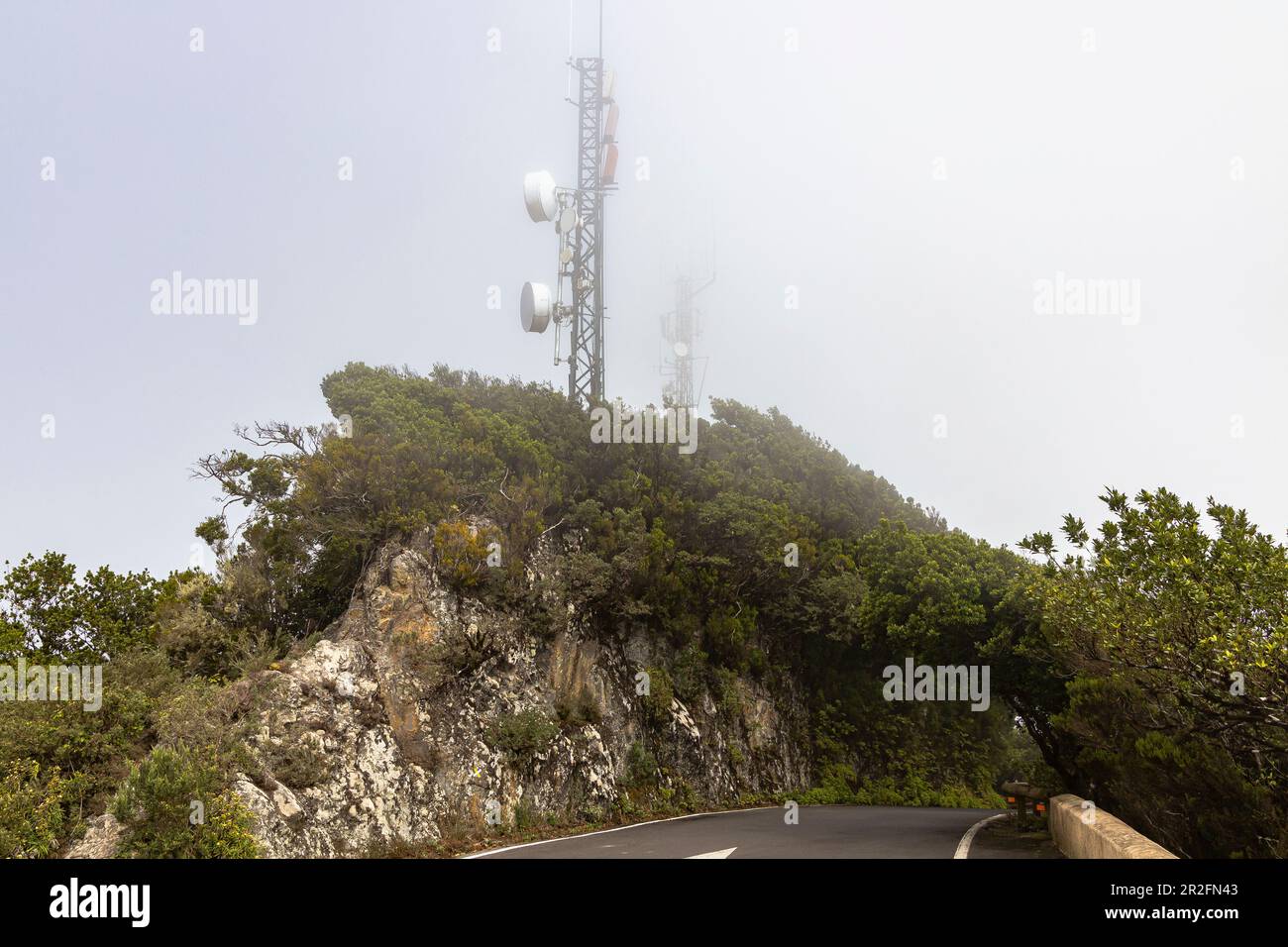 Punto di osservazione "Pico del Ingles" con nuvole sulle montagne dell'Anaga, Tenerife, Spagna Foto Stock