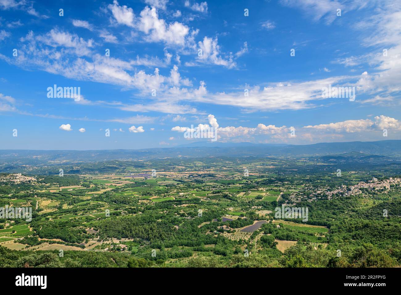 Vista profonda di la Coste e Bonnieux, dal Petit Luberon, Parco Naturale del Luberon, Vaucluse, Provenza-Alpi-Costa Azzurra, Francia Foto Stock