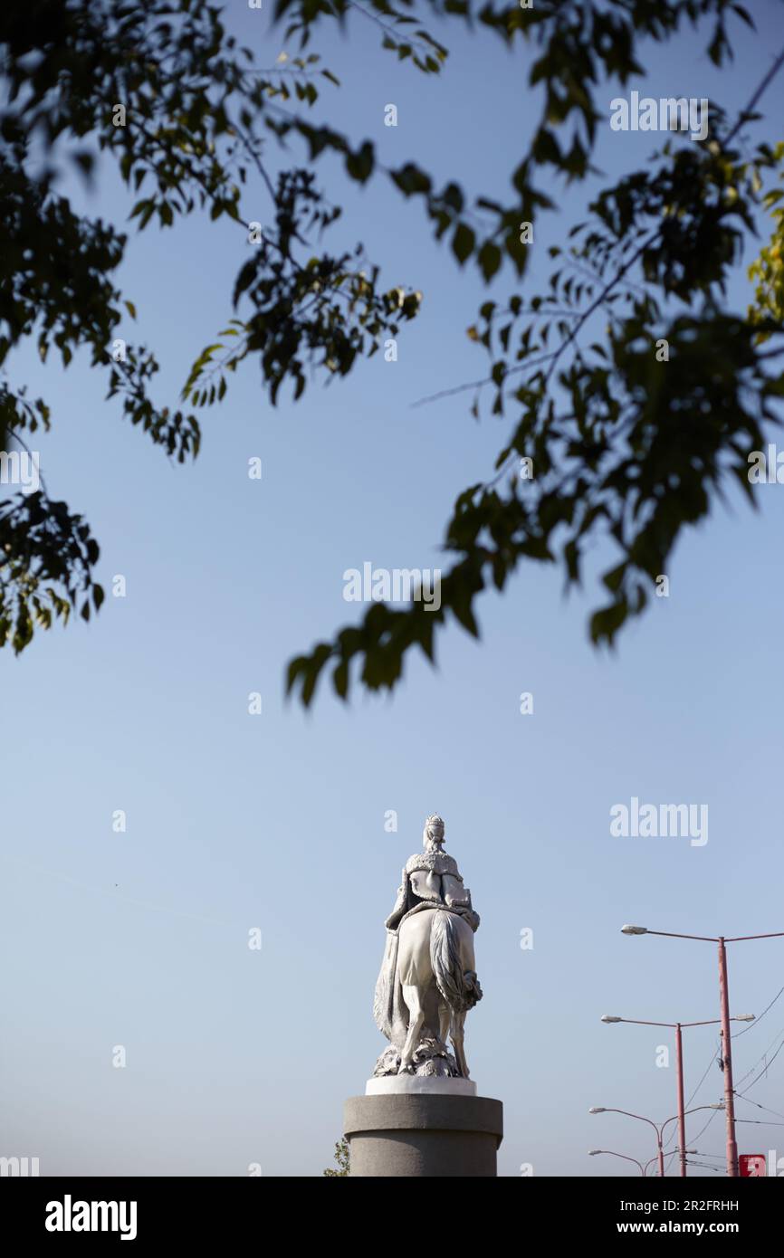 Cavaliere sulla statua a cavallo sulla passeggiata sul Danubio a Bratislava, Slovacchia Foto Stock