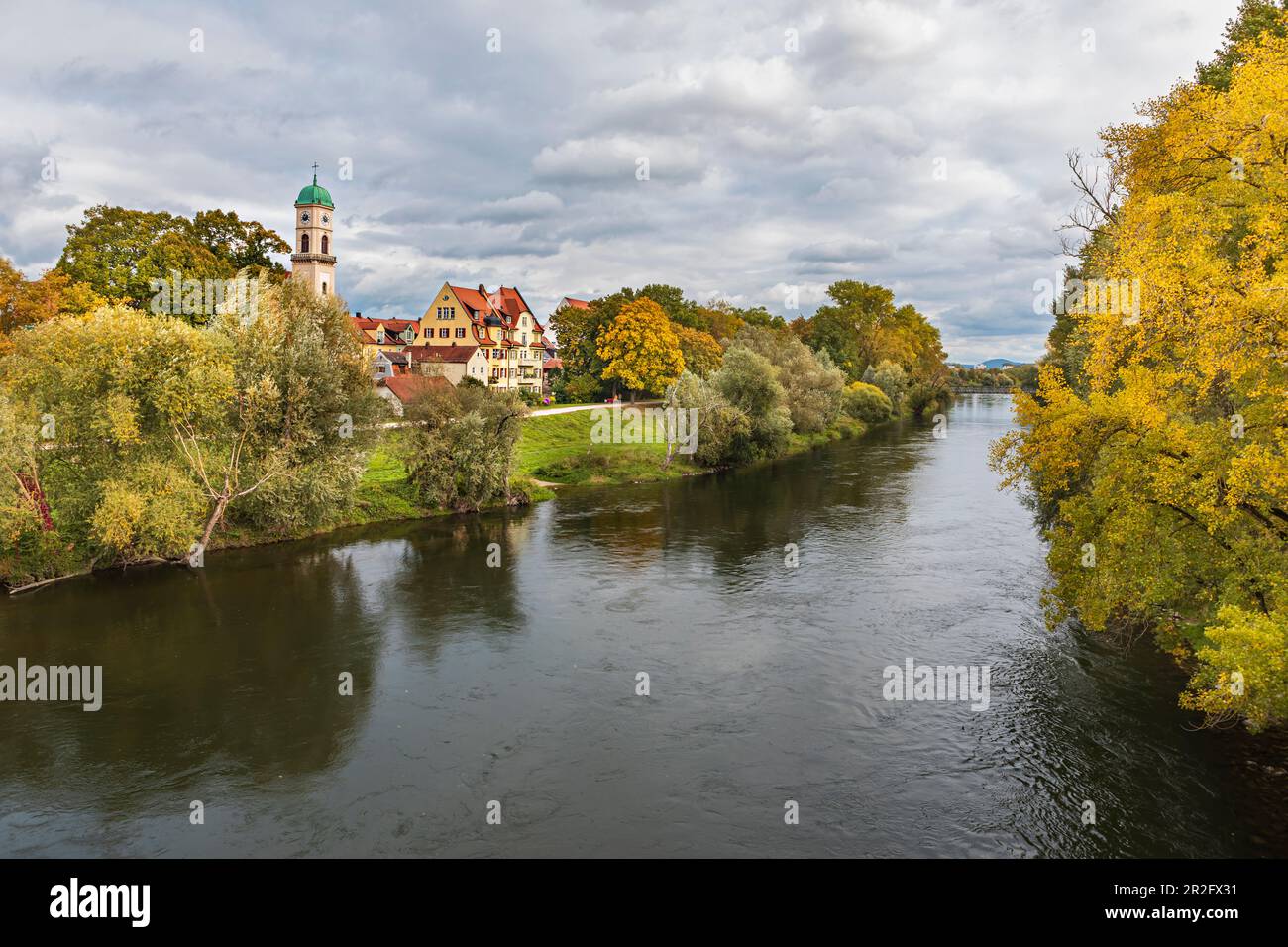 Vista di St. Mang dello Steinerner Brücke a Ratisbona, Baviera, Germania Foto Stock