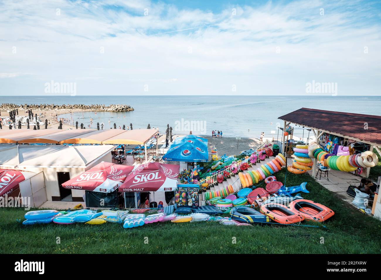 Costa del Mar Nero: Bancarelle sulla spiaggia, Olimpo, Constanta County, Romania. Foto Stock