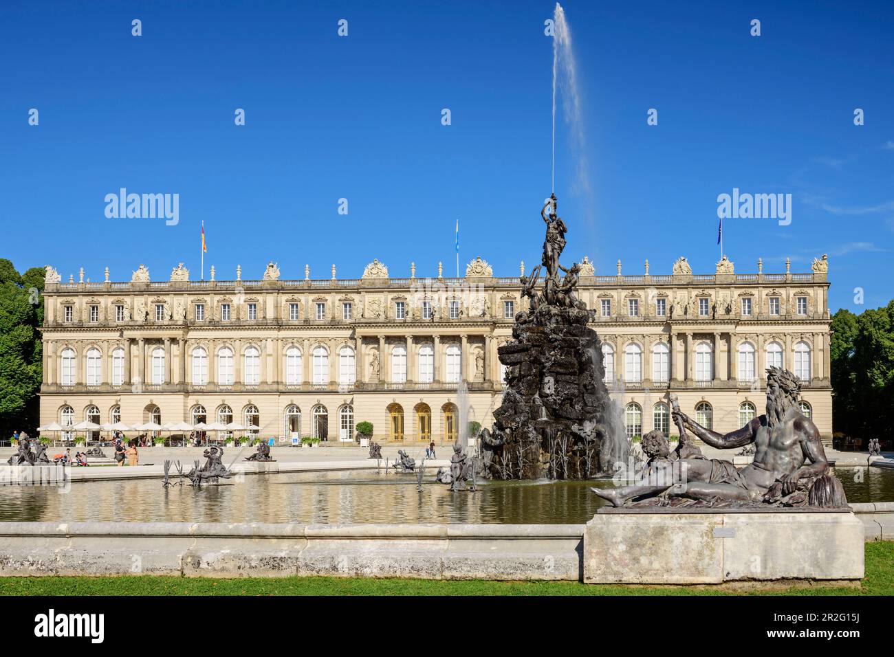 Fontana con Palazzo Herrenchiemsee, Herrenchiemsee, Chiemsee, alta Baviera, Baviera, Germania Foto Stock