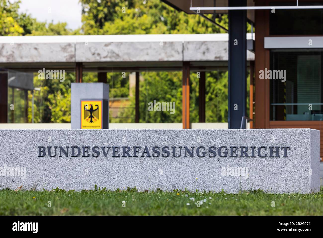 Corte costituzionale federale BVG, vista esterna con aquila federale, Karlsruhe, Baden-Wuerttemberg, Germania Foto Stock