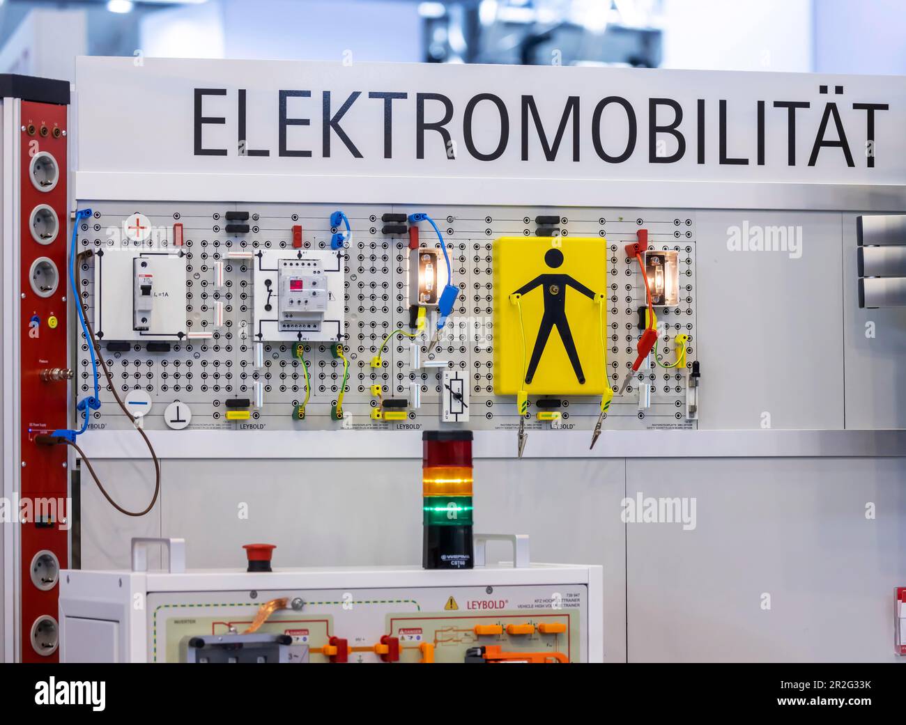 Elettromobilità, foto Symbol, kit di costruzione elettronica, elettricità e circuiti, Germania Foto Stock