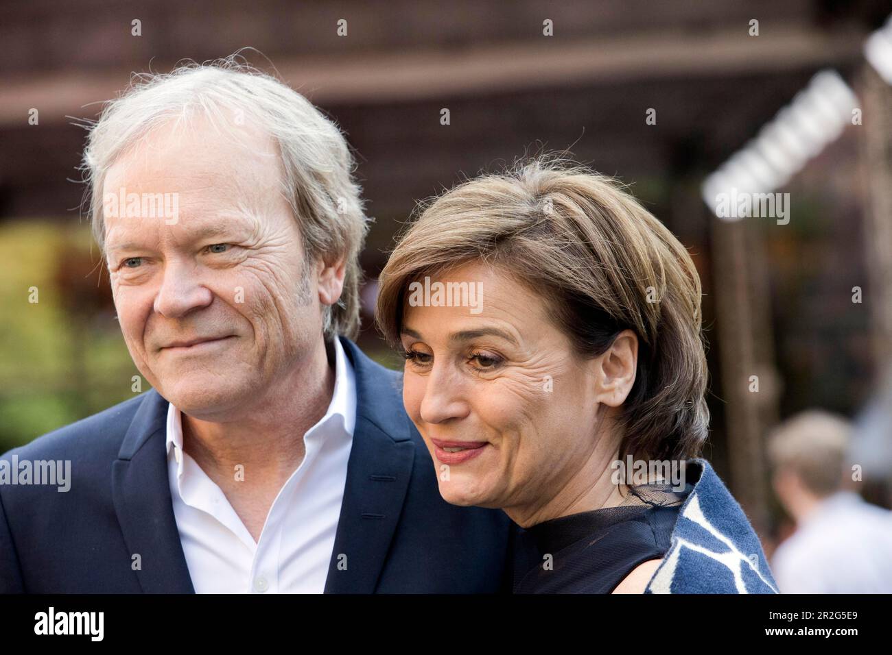 Presentatore televisivo, produttore e autore, Sandra Maischberger e il suo cameraman Jan Kerhart, German Film Award Lola 2023, Berlino, Germania Foto Stock