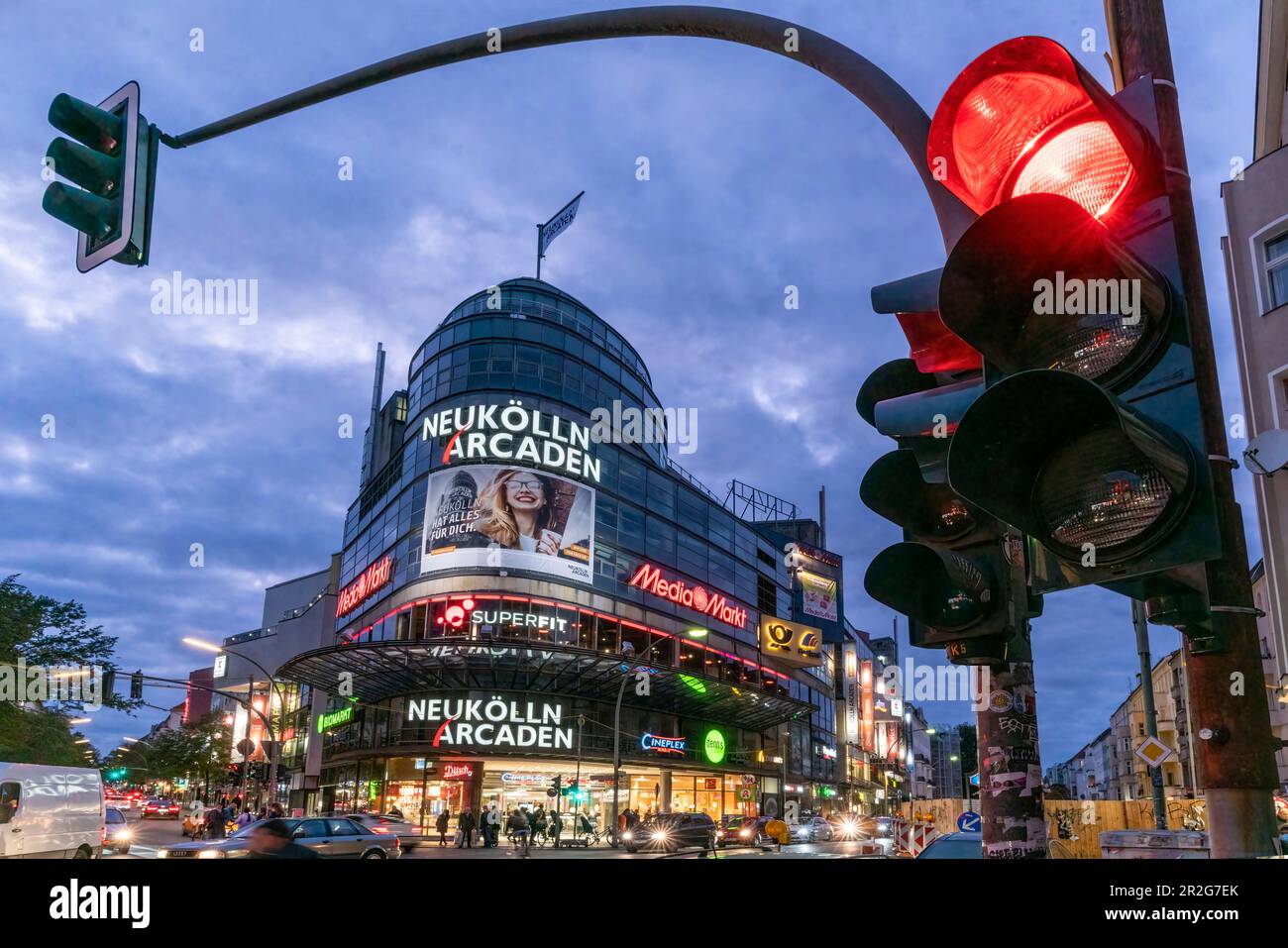 Karl-Marx-Strasse, Neukoelln Arkaden, Berlino, Germania Foto Stock