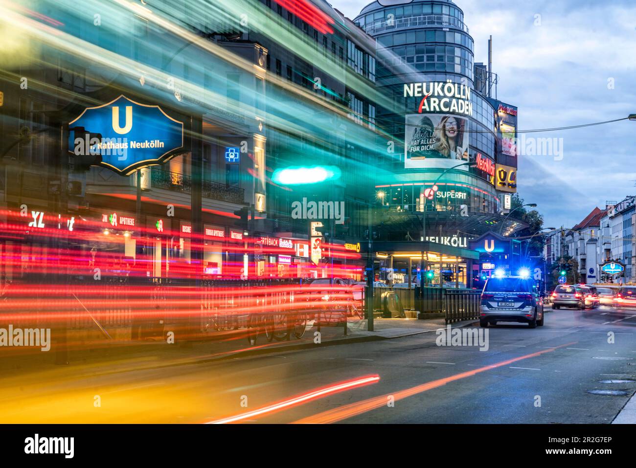 U-Bahn Rathaus Neukoelln, Karl-Marx-Strasse, Neukoelln Arkaden, Berlino, Germania Foto Stock