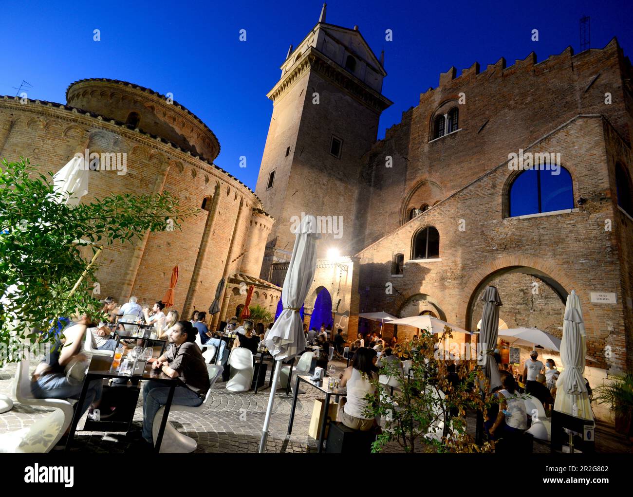 Palazzo delle ragione in Piazza Erbe, Mantova; Lombardia, Italia Foto Stock