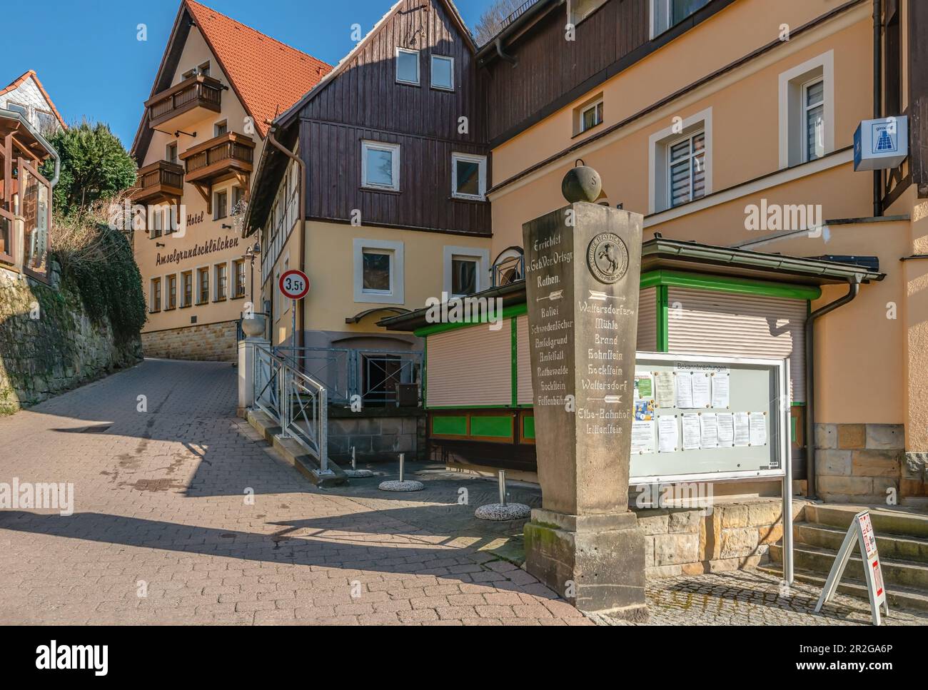 Indicazioni per le destinazioni escursionistiche nella città termale di Rathen, Svizzera sassone, Sassonia, Germania Foto Stock