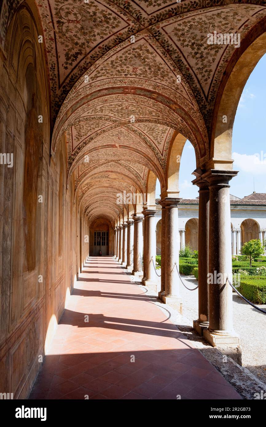 Vista della galleria dipinta intorno al giardino pensile nel Palazzo Ducale di Mantova, Mantova, Lombardia, Italia, Europa Foto Stock