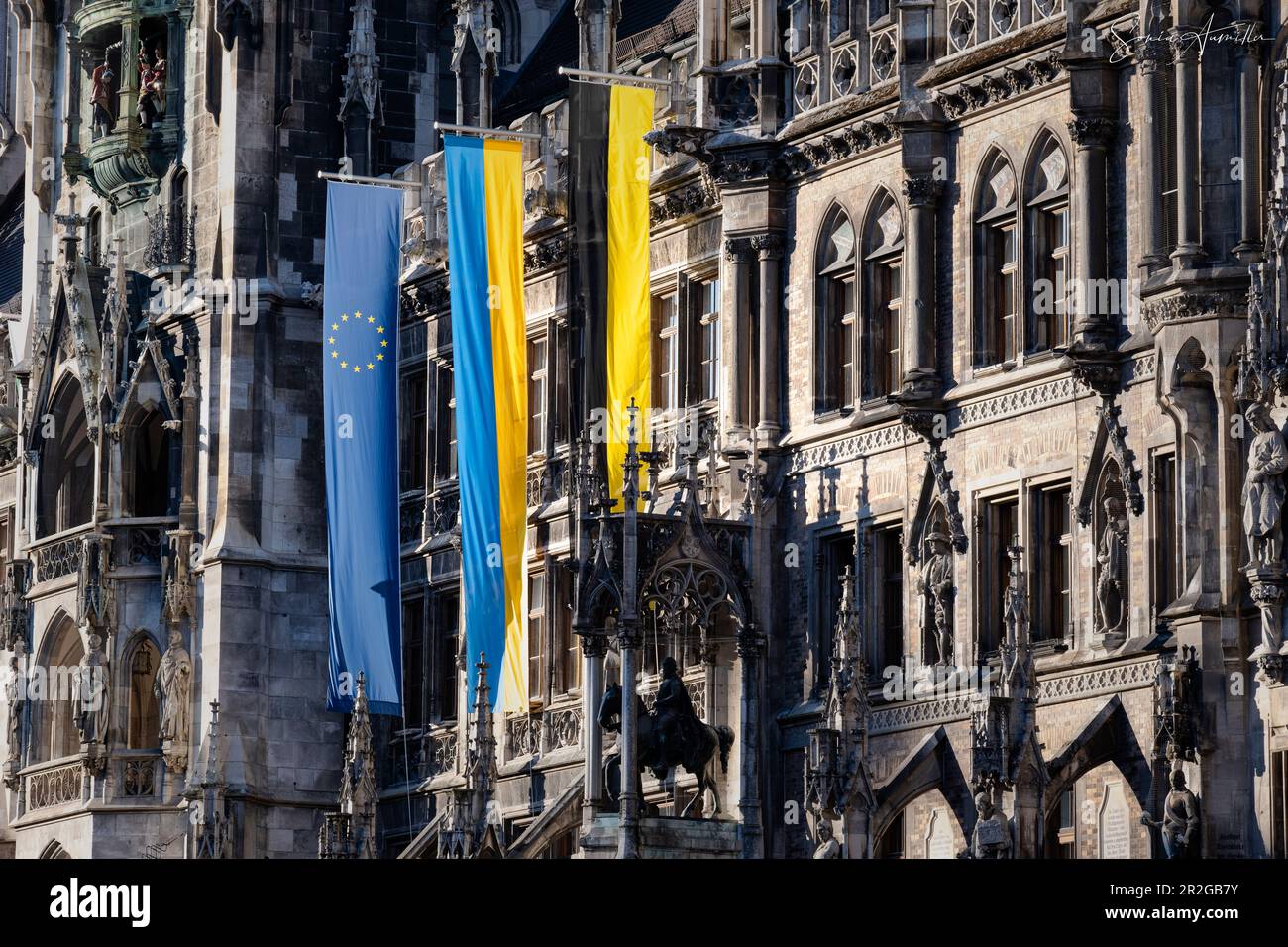 Dettaglio della facciata del nuovo municipio di Monaco, Marienplatz, alta Baviera, Baviera, Germania, Europa Foto Stock