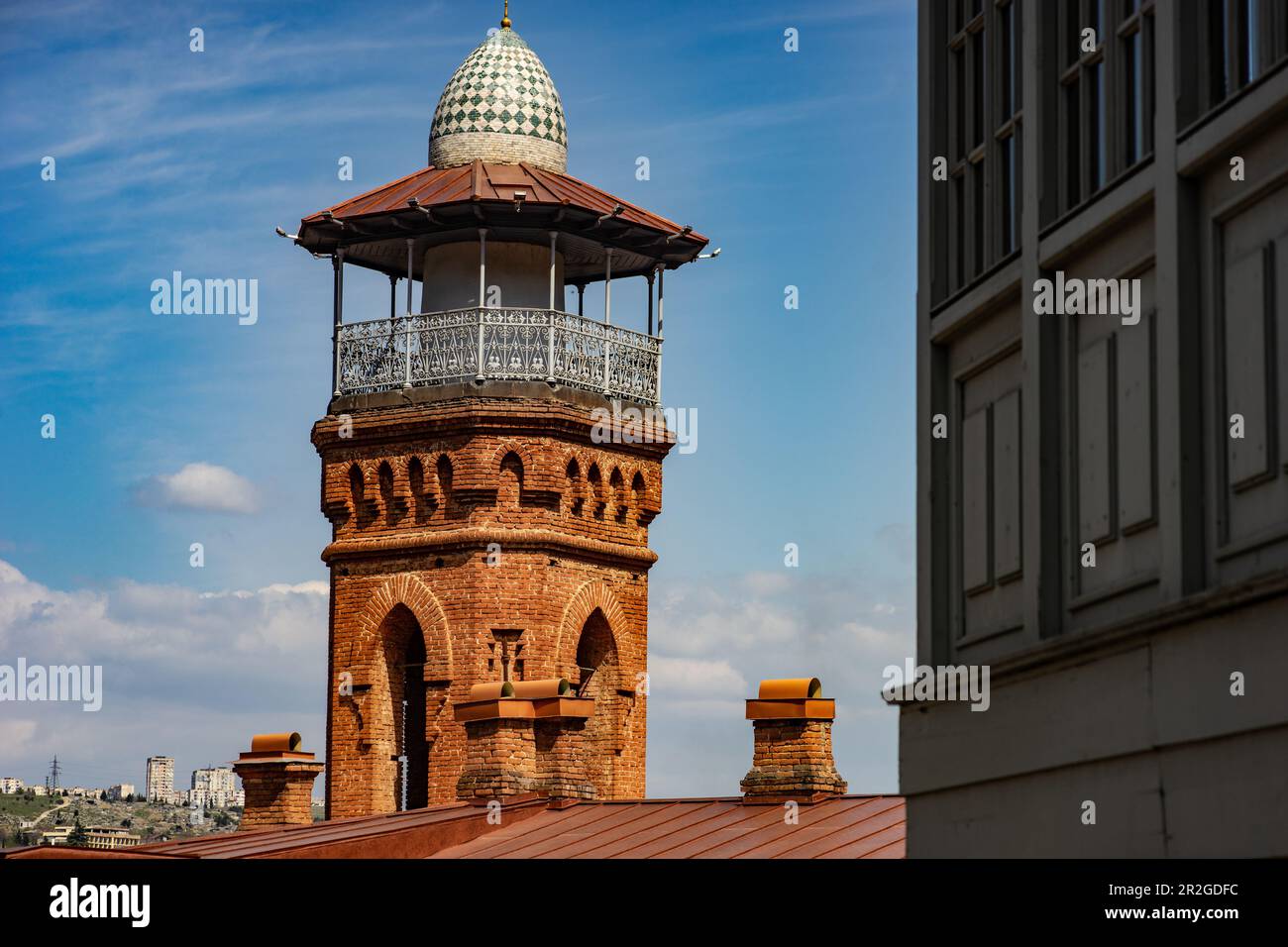Famoso edificio della Moschea di Tbilisi nella Vecchia Tbilisi, capitale della Georgia Foto Stock