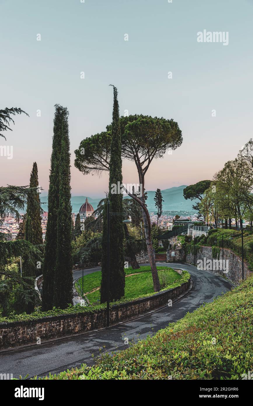 Vista dal roseto Giardino delle Rose, panorama della città di Firenze da Piazzale Michelangelo, Toscana, Italia, Europa Foto Stock