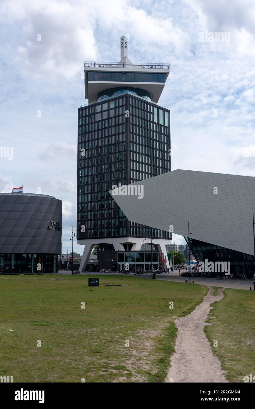 A'DAM Tower, chiamata anche Shell Tower, Right Eye Filmmuseum, Noord District, Amsterdam, Noord-Holland, Paesi Bassi Foto Stock