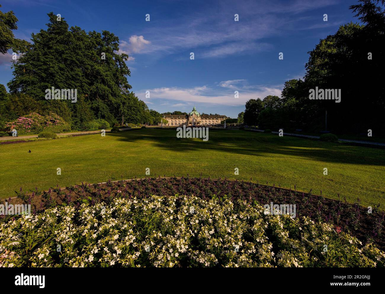 Palazzo Imperiale di Bad Oeynhausen visto dall'asse centrale del Kurpark, Renania settentrionale-Vestfalia, Germania Foto Stock