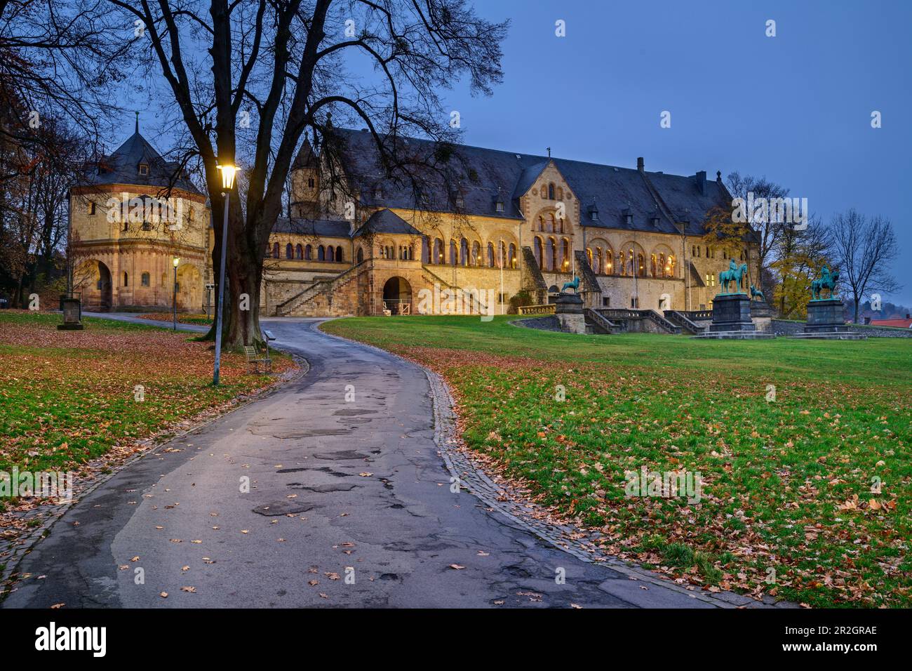 Palazzo Imperiale illuminato di Goslar, Goslar, patrimonio dell'umanità dell'UNESCO, Goslar, Harz, Parco Nazionale di Harz, Sassonia-Anhalt, Germania Foto Stock