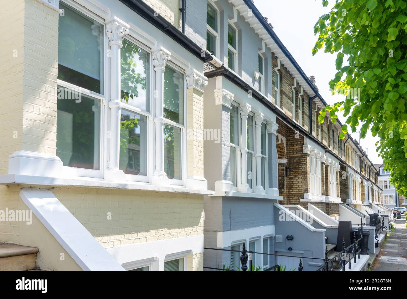 Case a schiera, Linden Gardens, Chiswick, Londra Borough of Hounslow, Greater London, Inghilterra, Regno Unito Foto Stock