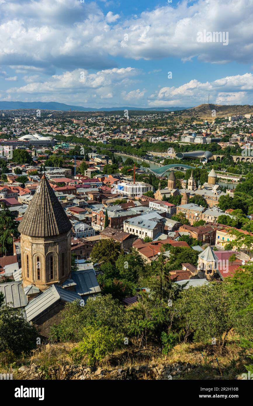 La cattedrale di Bethlemi a Kala, Tbilisi, uno dei punti di riferimento turistico della capitale georgiana Foto Stock
