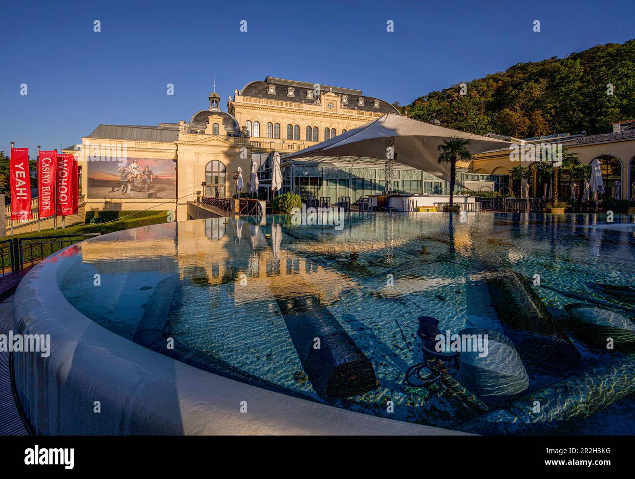 Congress Casino alla luce del mattino, giardini termali di Baden vicino a Vienna, bassa Austria, Austria Foto Stock